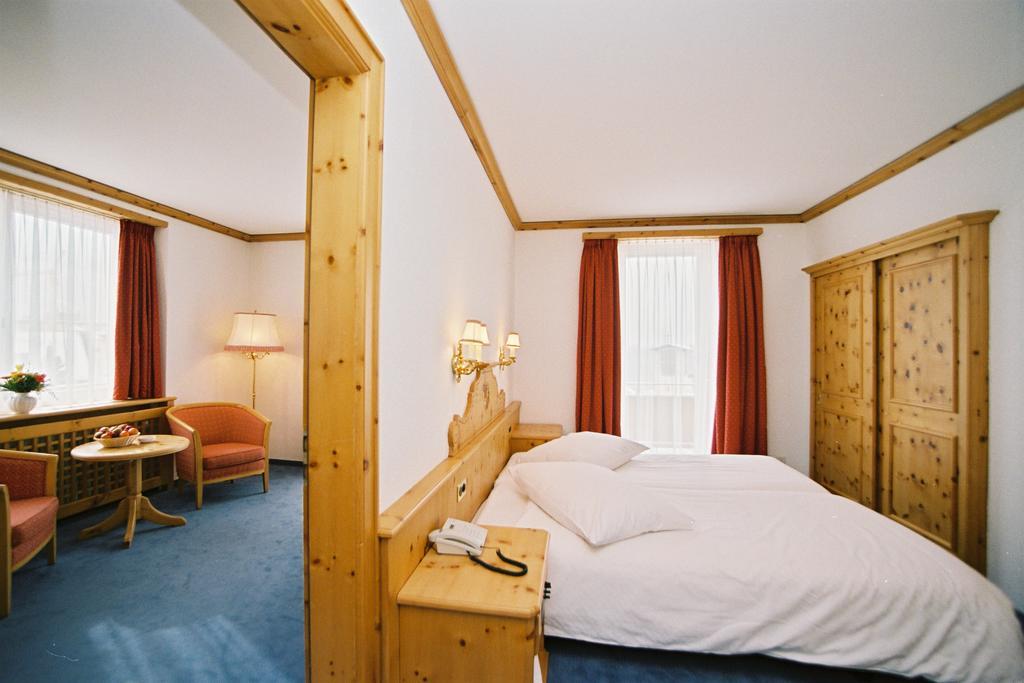 Hotel Schweizerhof Понтрезина Стая снимка